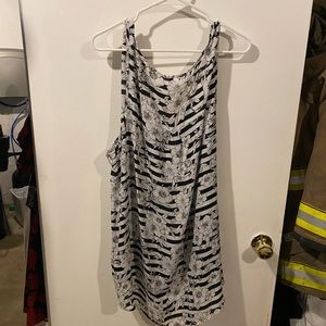 Torrid size 4 or 26/28 black and white floral blouse